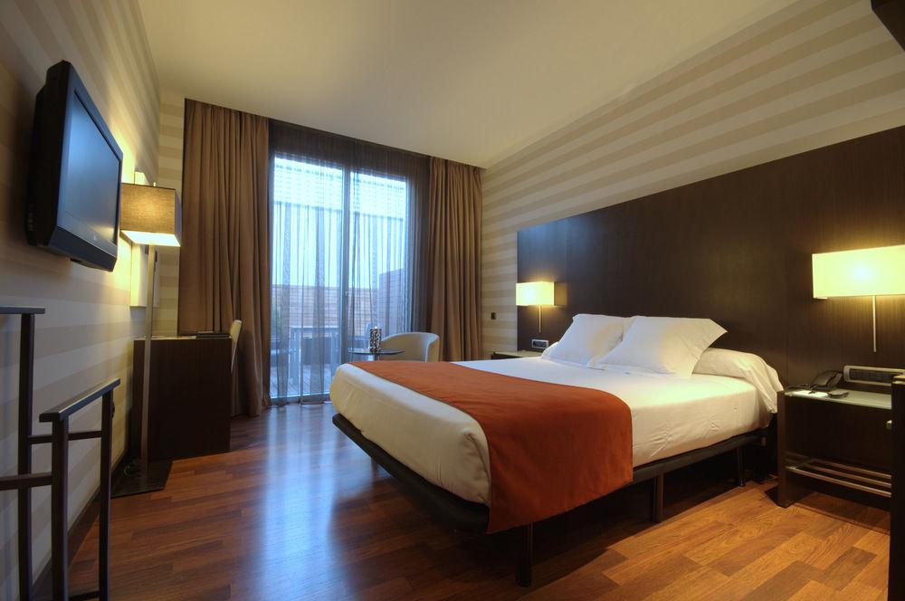 Hotel Zenit Pamplona Cordovilla Exterior photo