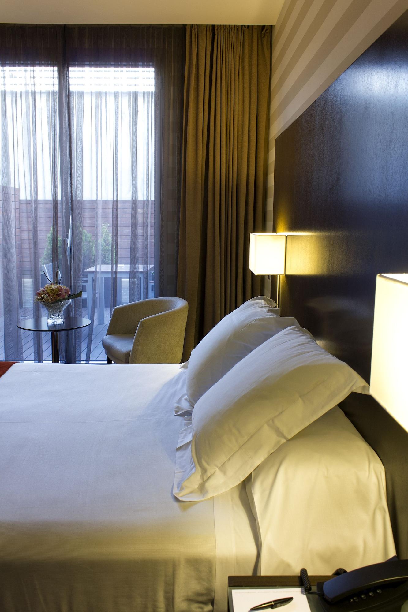 Hotel Zenit Pamplona Cordovilla Exterior photo