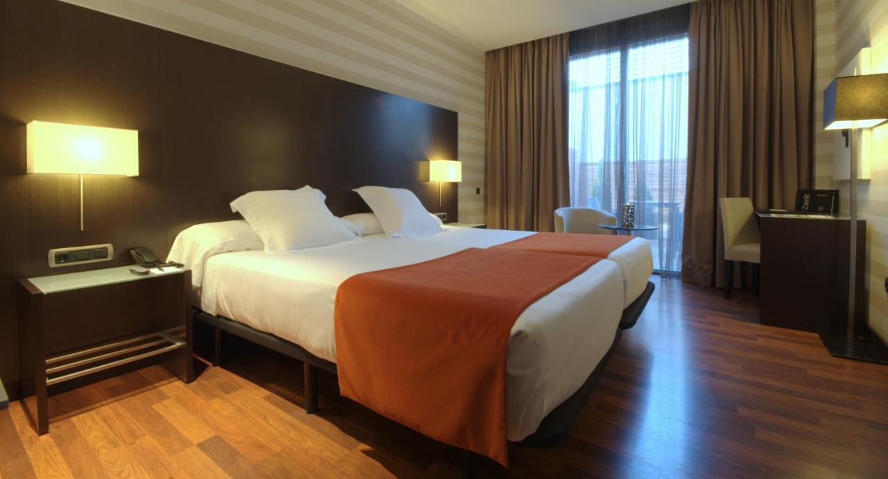 Hotel Zenit Pamplona Cordovilla Exterior photo