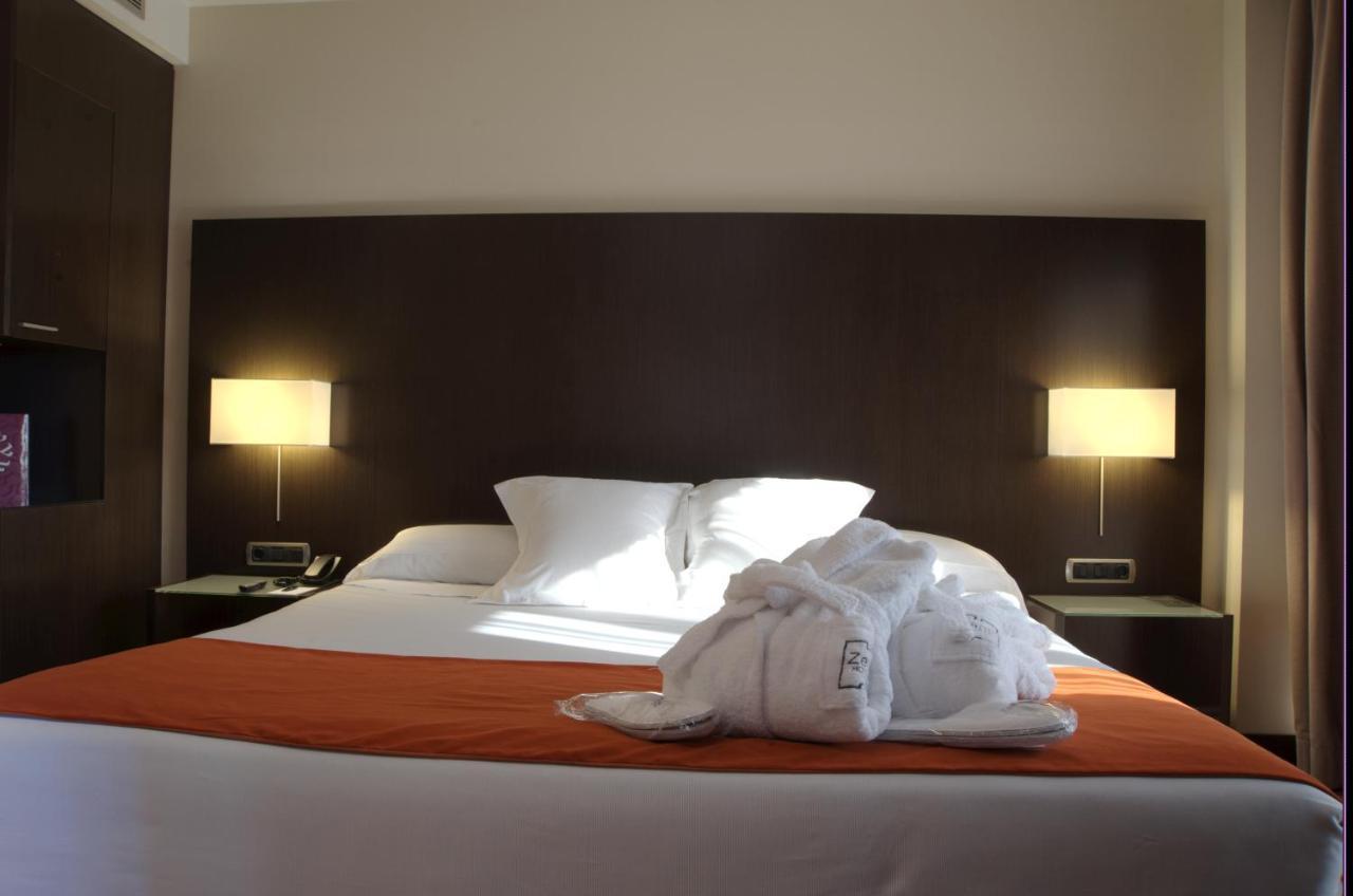 Hotel Zenit Pamplona Cordovilla Exterior photo