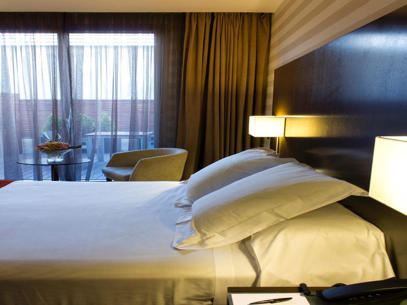 Hotel Zenit Pamplona Cordovilla Exterior photo