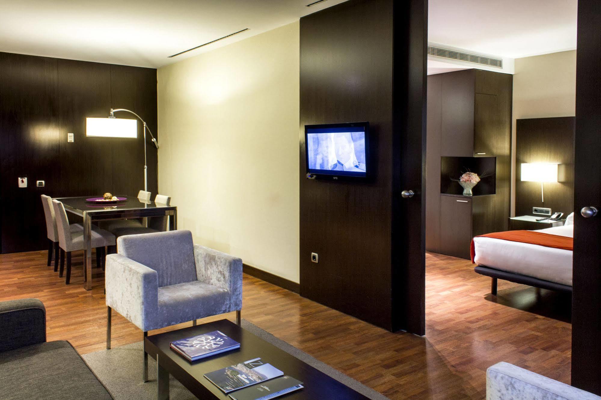 Hotel Zenit Pamplona Cordovilla Exterior photo
